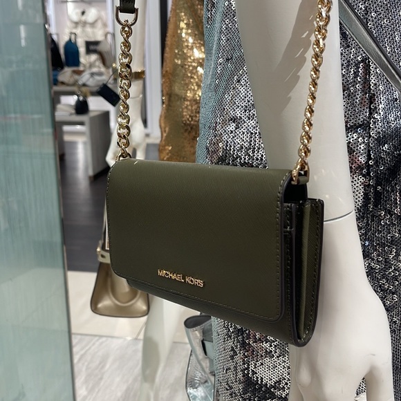 MICHAEL KORS
Jet Set Travel Medium Logo Smartphone Leather Crossbody
OLIVE
NWT - Picture 7 of 16